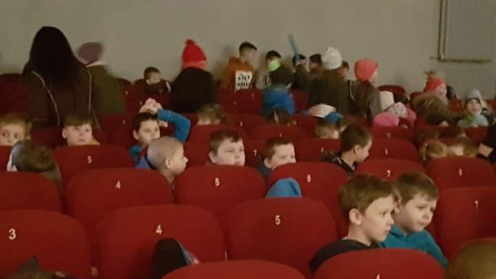 Wyjazd młodszych uczniów na teatrzyk do Włodawy